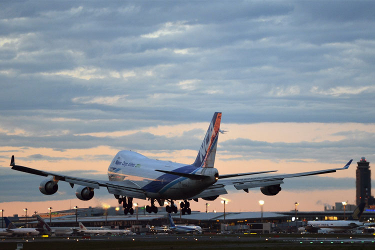 工業(yè)除濕機確保機場儀表著陸導航系統精準